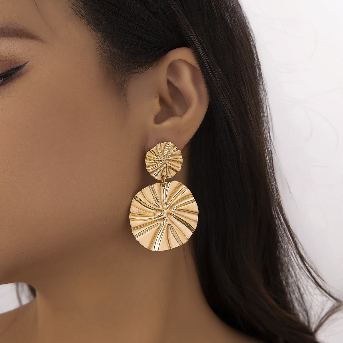 Gold Drop Earrings Styling Guide: From Everyday to Evening