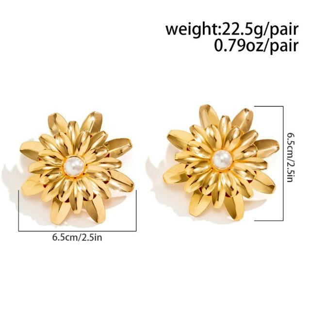 Chrysanthemum gold pearl earrings