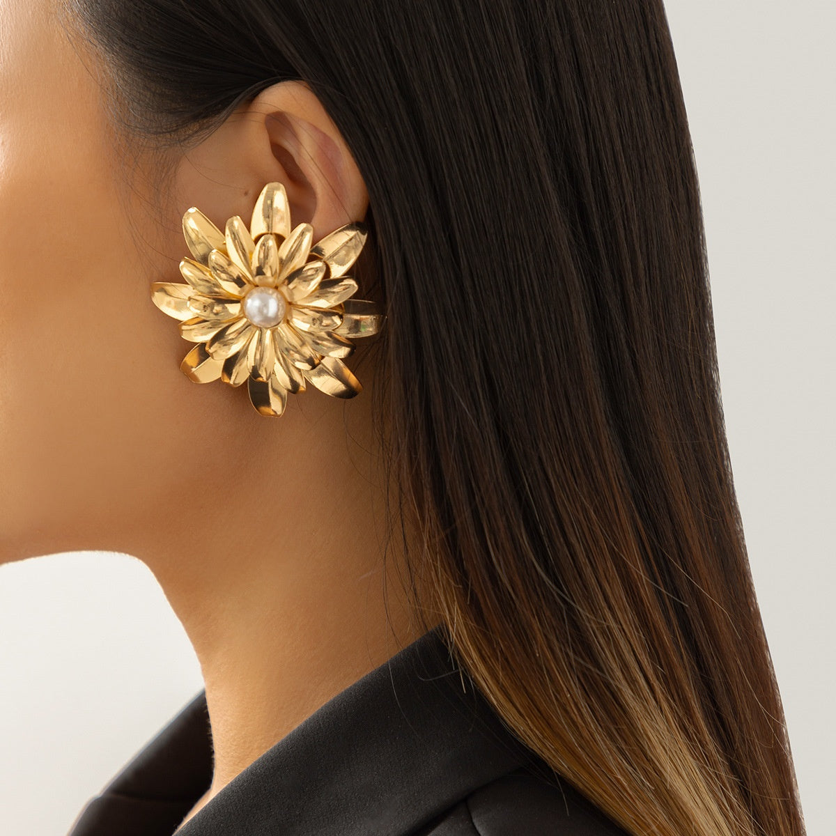 Chrysanthemum gold pearl earrings