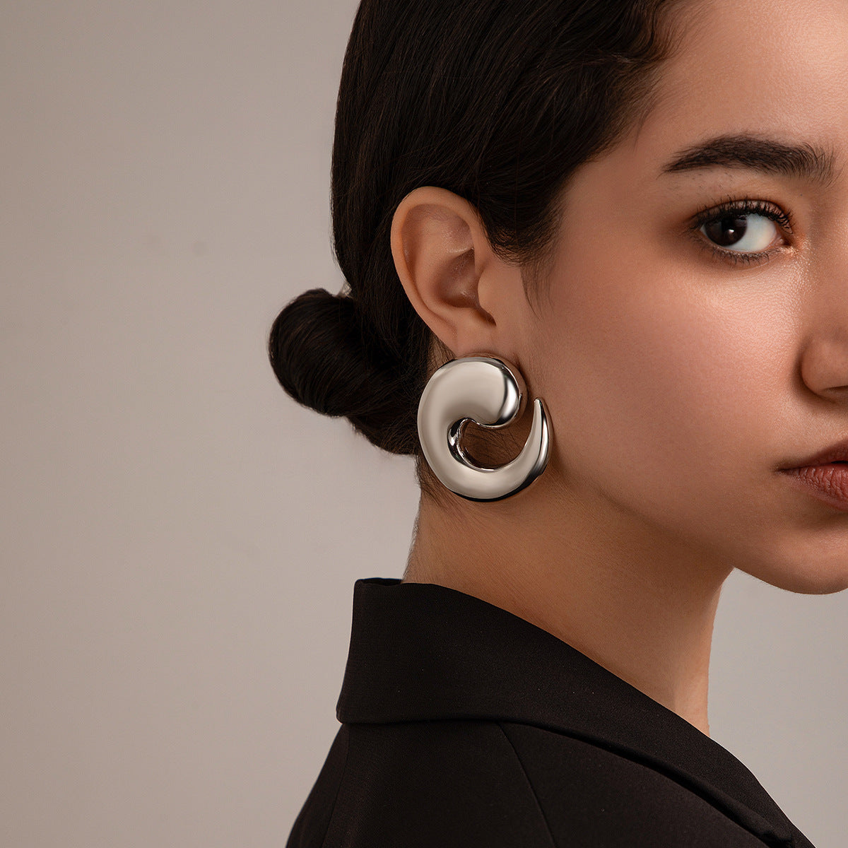 Snail Shaped Hollow Silver Hoop Earrings