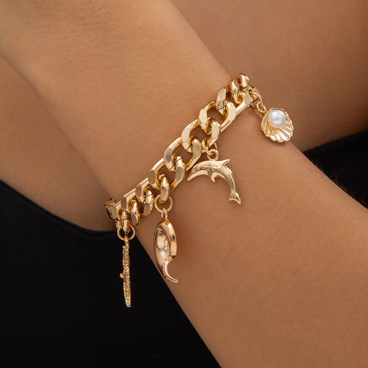 Gold Pendant Chain Bracelet